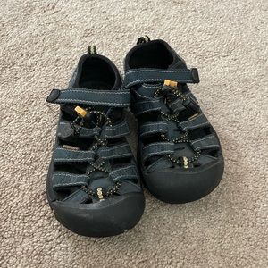 Keen Sandals Kid Sz 11